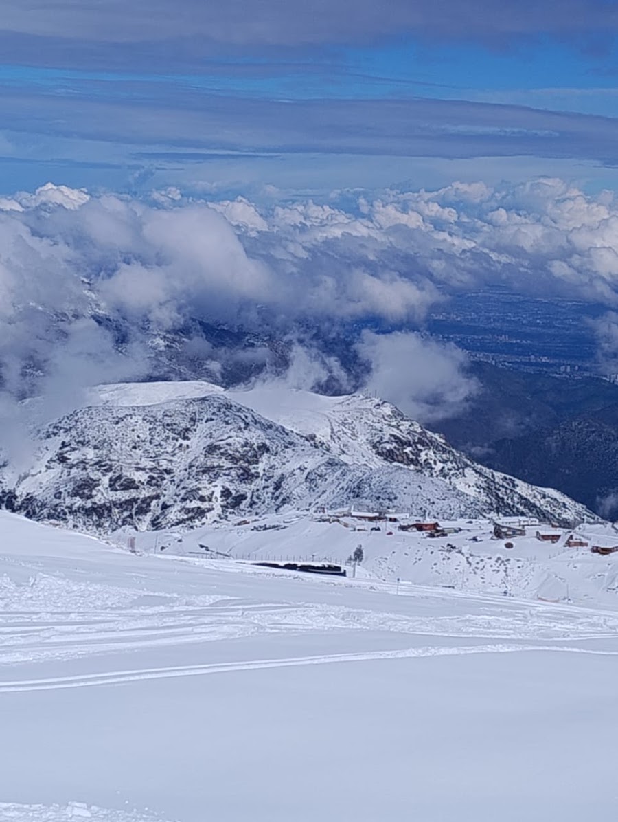 Vista de Santiago desde la cordillera nevada