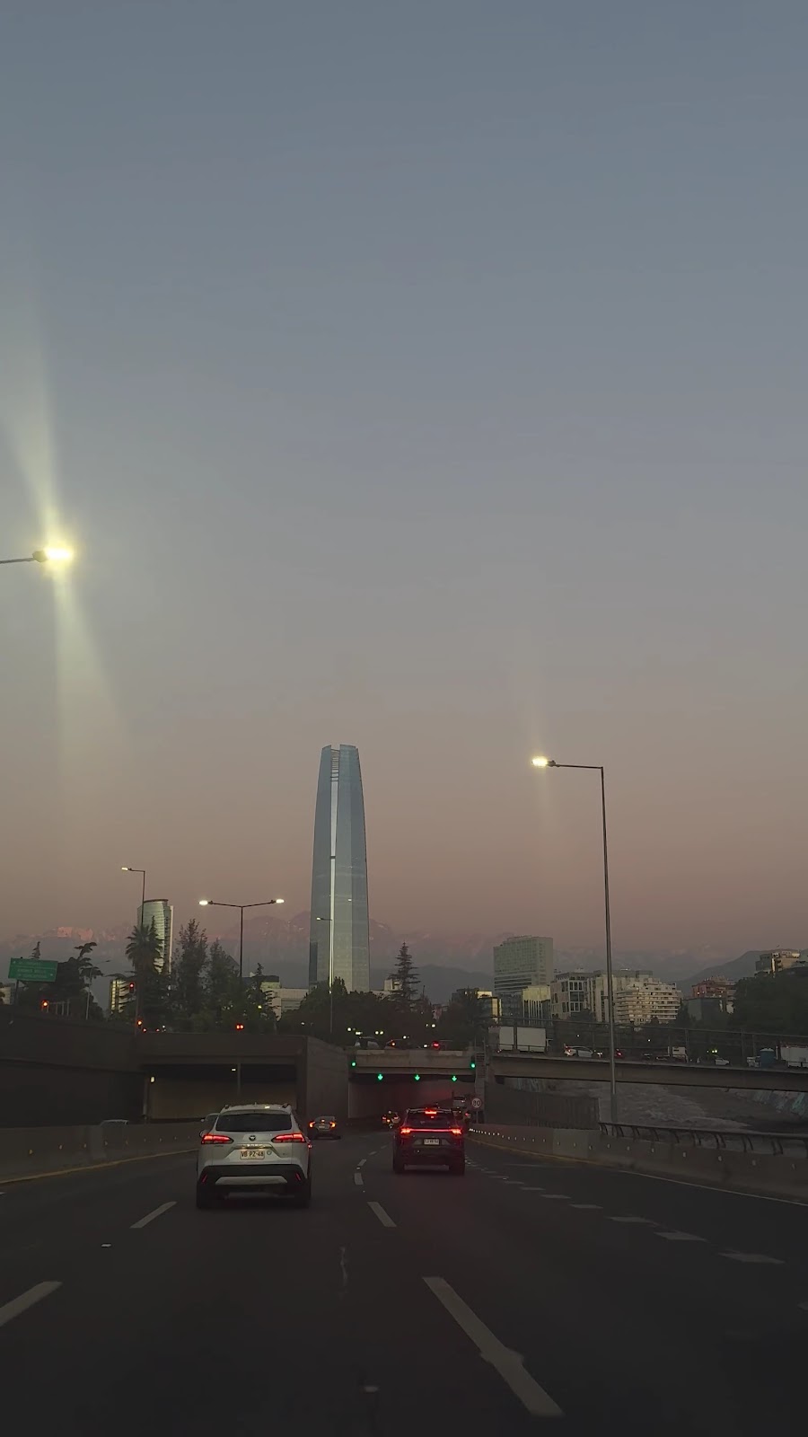 Santiago de noche desde la carretera